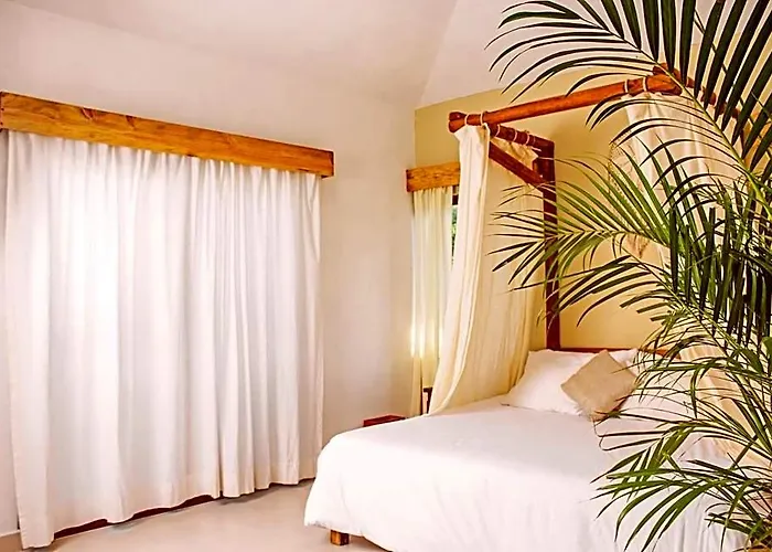Hotel Enigmatic Experience 4*