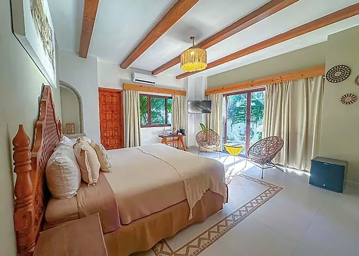 Hotel Enigmatic Experience 4*