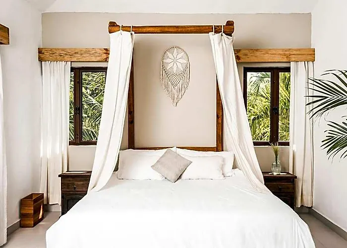 Hotel Enigmatic Experience 4*